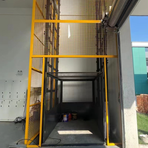 绥化导轨式升降机助力物流园破解运输难题